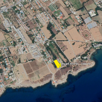 Denize Yürüme Mesafesinde 3.000 m² Arsa + 3 Villa – Lapta’nın En Özel Konumunda!